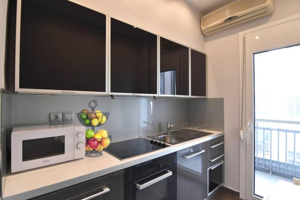 Modern Apartment In The Heart Of The City ラリサ エクステリア 写真