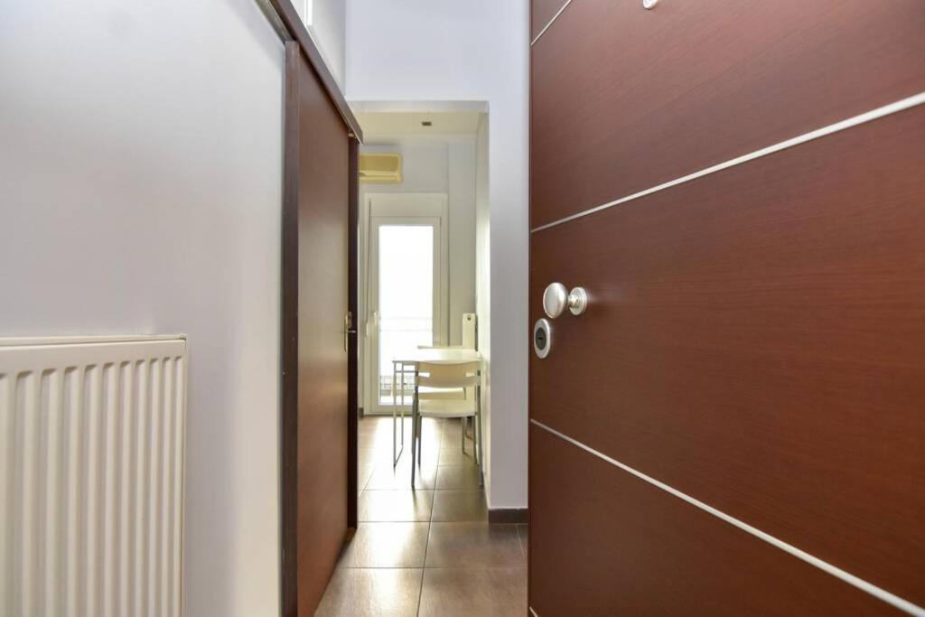 Modern Apartment In The Heart Of The City ラリサ エクステリア 写真